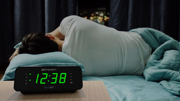 Emerson Smartset Dual Alarm Clock Radio with AM/FM Radio, Dimmer, Sleep Timer and .9" LED Display, CKS1900