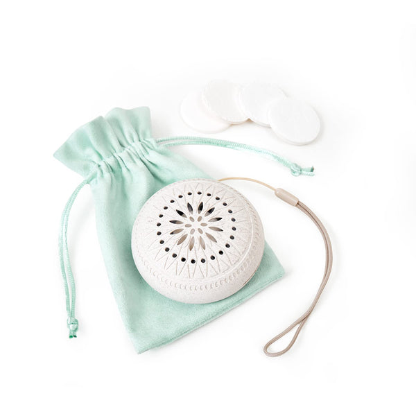 Mini Diffuser Desk Diffuser for Office Mini Essential Oil Diffuser Waterless with 5Pcs Refill Pads Circle Cotton Pad