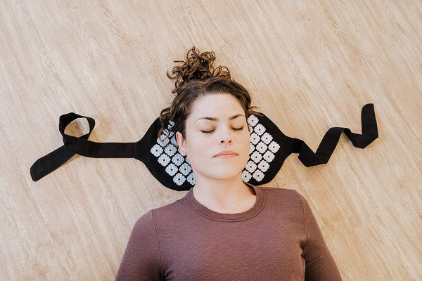 Kanjo FSA HSA Eligible Premium Acupressure Belt - Lightweight On-The-Go Pain Relief - Relieves Back Pain - 100% Cotton Linen - Includes Carry Bag