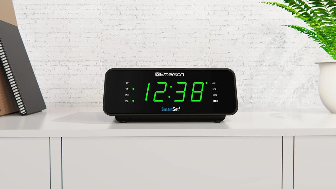 Emerson Smartset Dual Alarm Clock Radio with AM/FM Radio, Dimmer, Sleep Timer and .9" LED Display, CKS1900